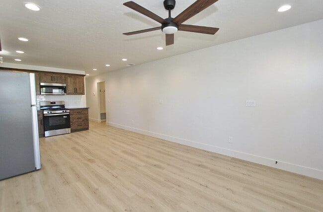 Photo - 1115 S Commercial Ave
