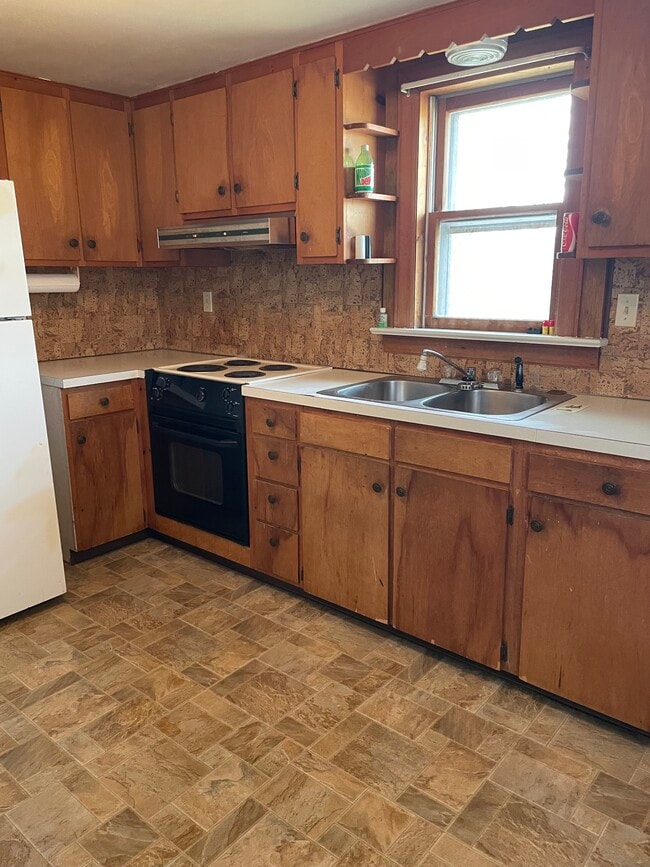 kitchen - 6 S 2nd St Unit Apt 2