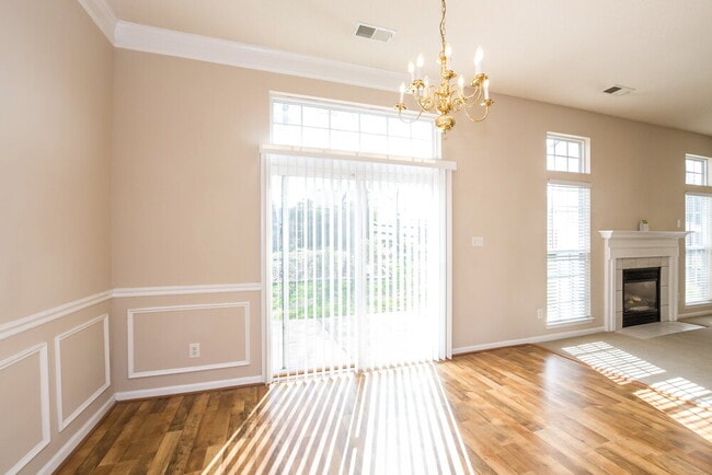 Photo - 3744 Sedgewick Dr SW