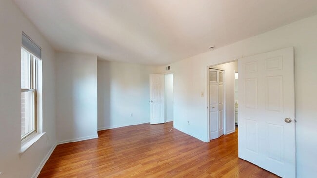Photo - 1433 A St NE