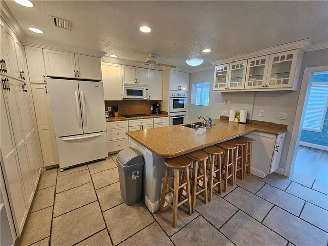 Photo - 2130 Pinehurst St