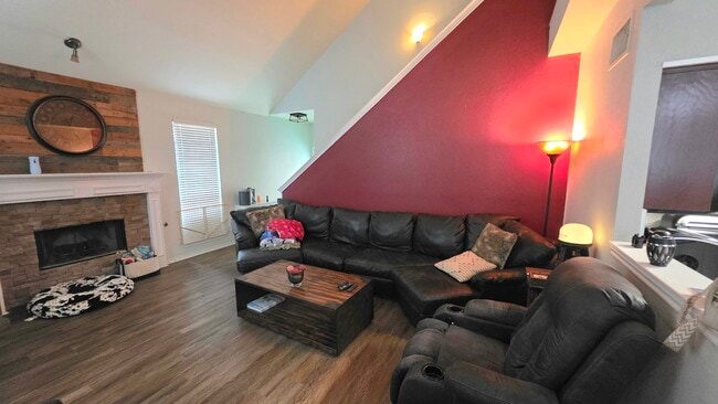 Photo - 1704 Shady Creek Dr