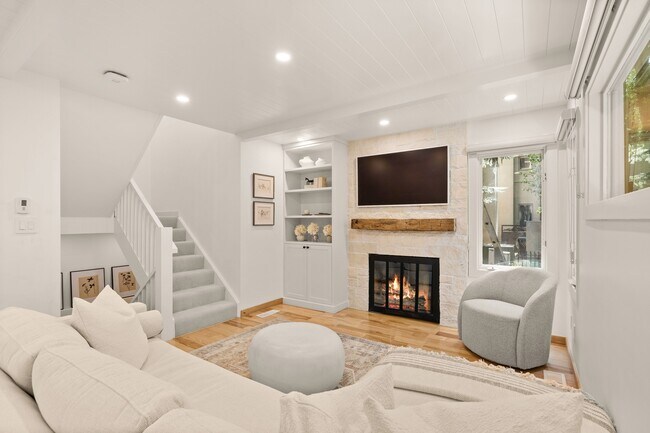 Photo - 814 W Bleeker St
