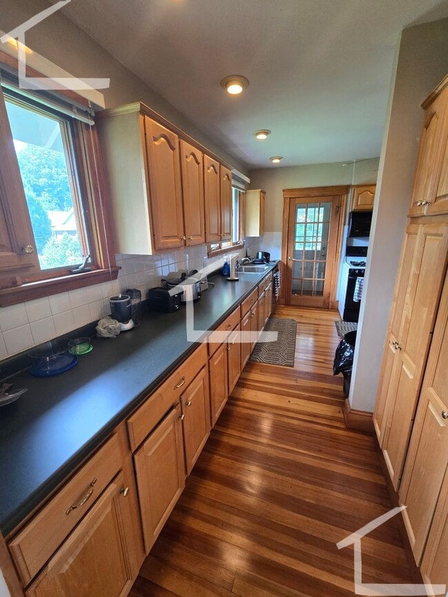 Photo - Brighton 3-Bed Avail 9/1