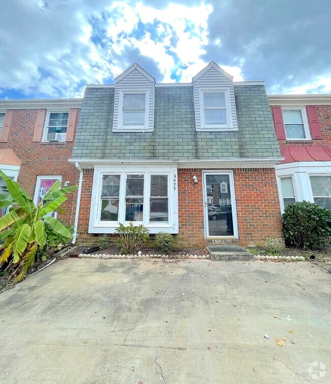 Building Photo - Charming 3-Bedroom, 1.5-Bathroom Townhome ...