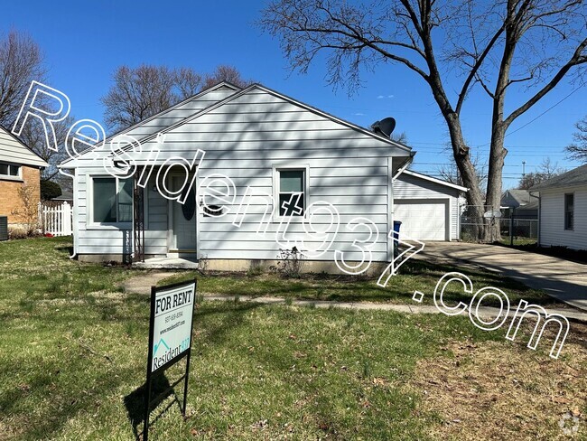 Building Photo - Updated 2 Bed 1 Bath in desired Belmont Area Rental