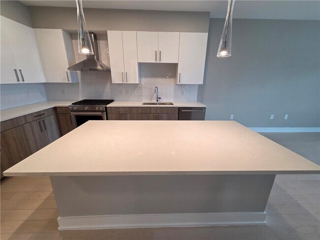 Photo - 775 Juniper St NE Unit 608
