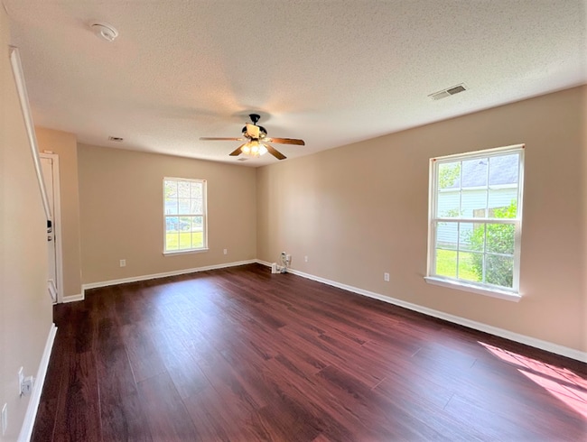 Photo - 109 Kensel Ct House