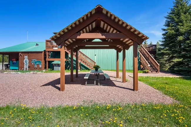 Photo - 10630 Hwy 2 E Unidad Elk Crossing Studio