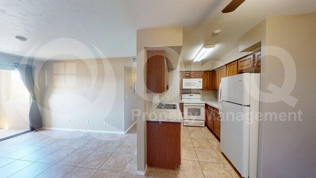 Photo - 1810 E Blacklidge Dr Unit 410