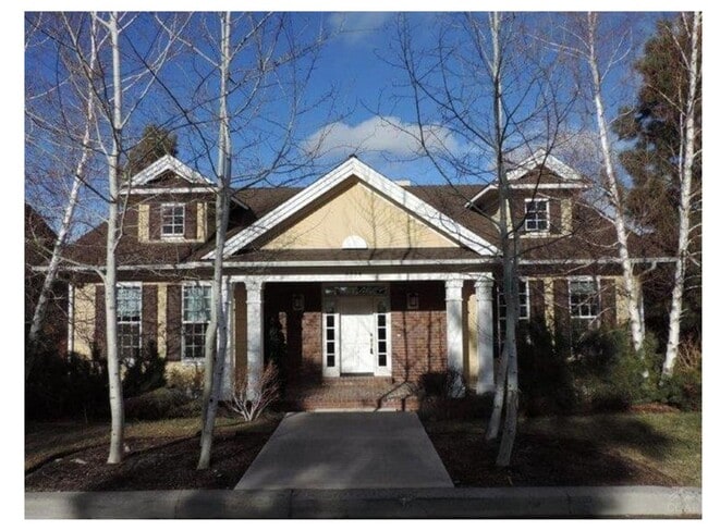 Building Photo - Awbrey Butte Home with Views!
