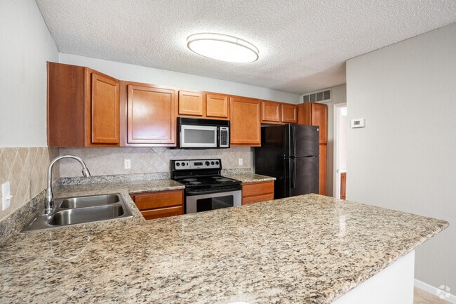 1BR, 1BA - 675SF - Kitchen