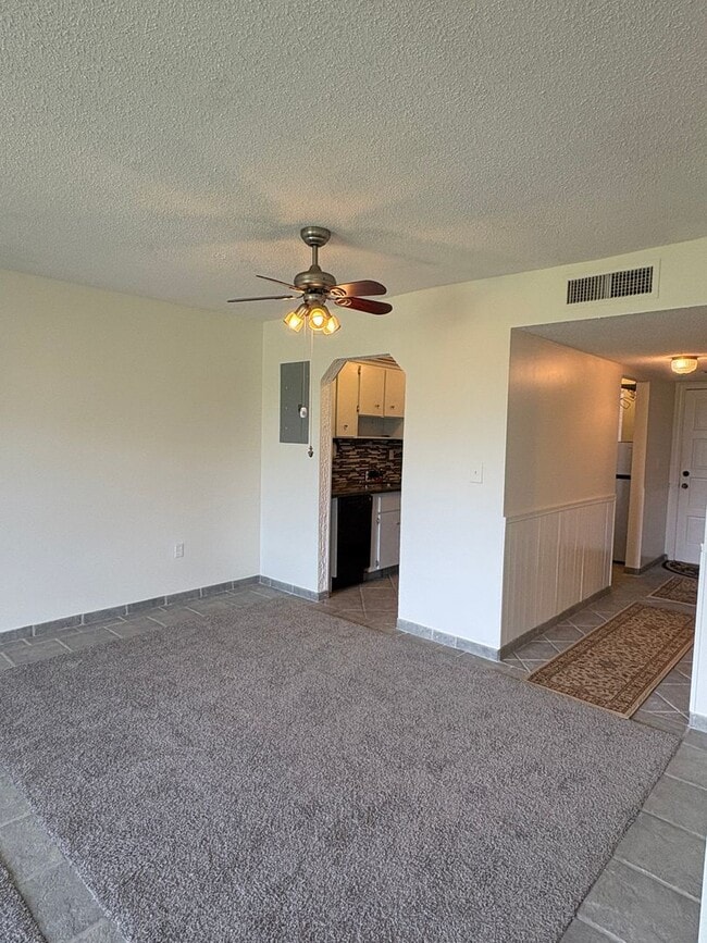 Photo - (55+) 2/2 Condo in the Peaceful Miles Gran...