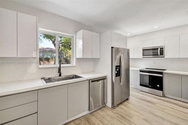 Photo - 843 SW 20th St