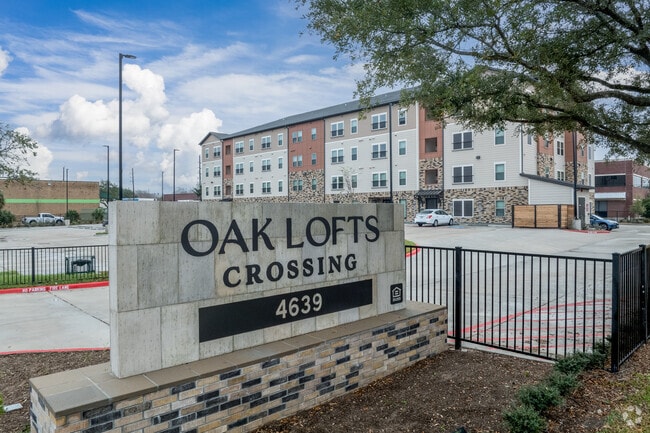 Entrance - Oak Lofts Crossing