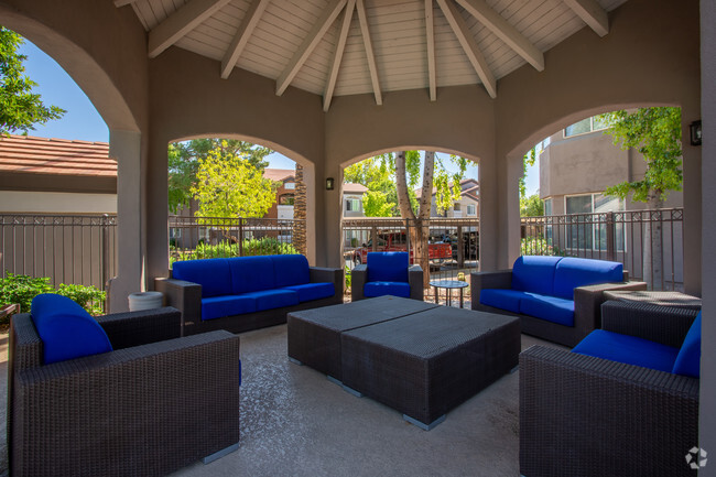 Poolside Cabana - Carlyle at South Mountain