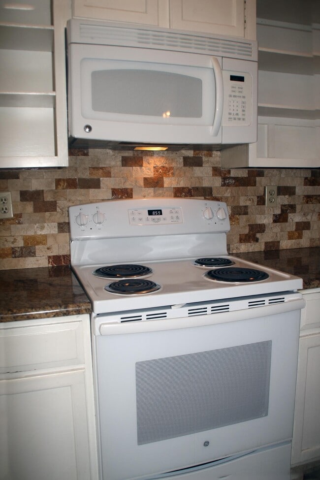 Building Photo - 3500 Tangle Brush Dr Unit 174
