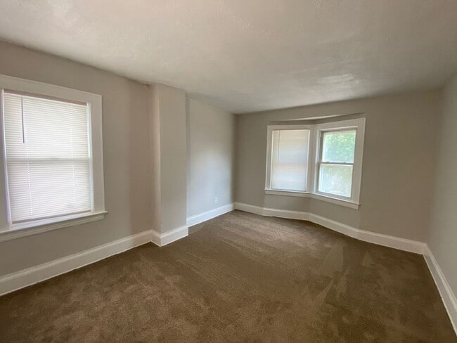 Photo - Beautiful Large 5 Bedroom Home Cleveland