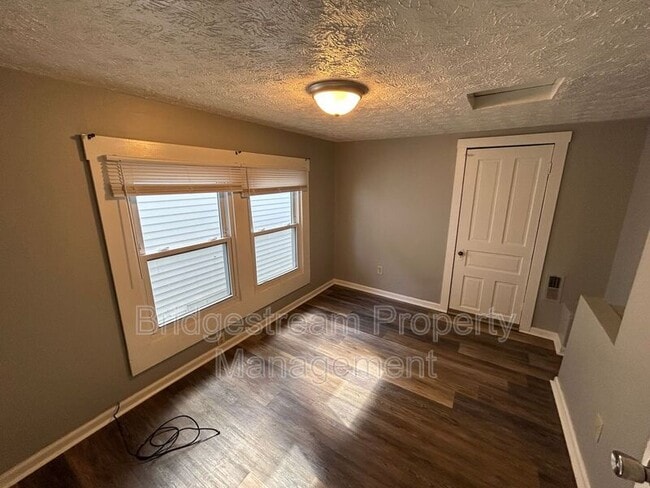 Photo - 51 S Sperling Ave