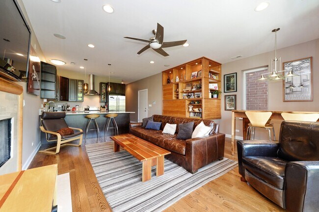 Photo - 1518 W Chestnut St Unit 2