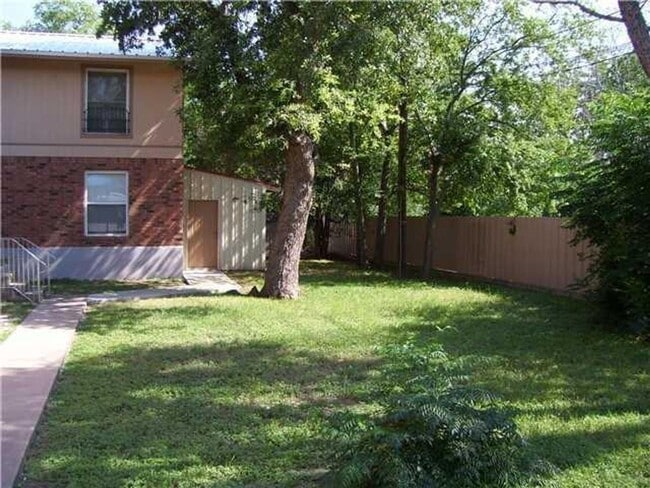 Photo - 208 N Vandeveer St
