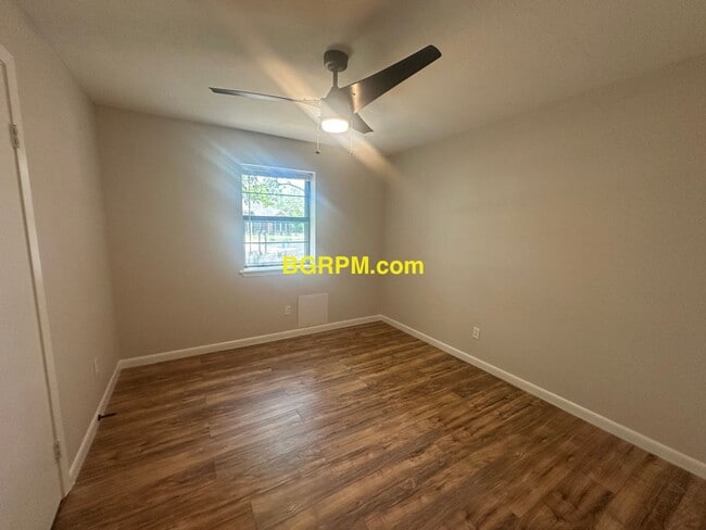 423 Honeysuckle Ln