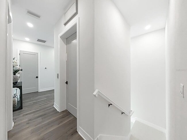 Photo - 882 Bay Point Dr