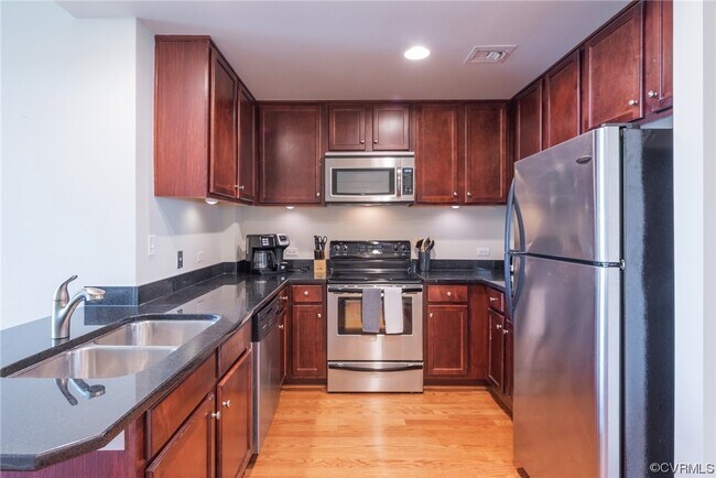 Photo - 1101 Haxall Point Unit U406