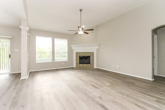 Photo - 2625 Gardendale Dr