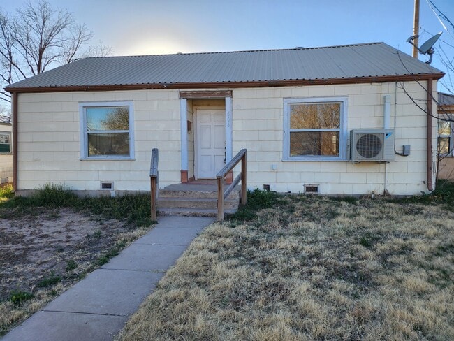 Building Photo - 604 N Ohio Ave