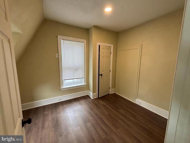 Photo - 130 E 4th St