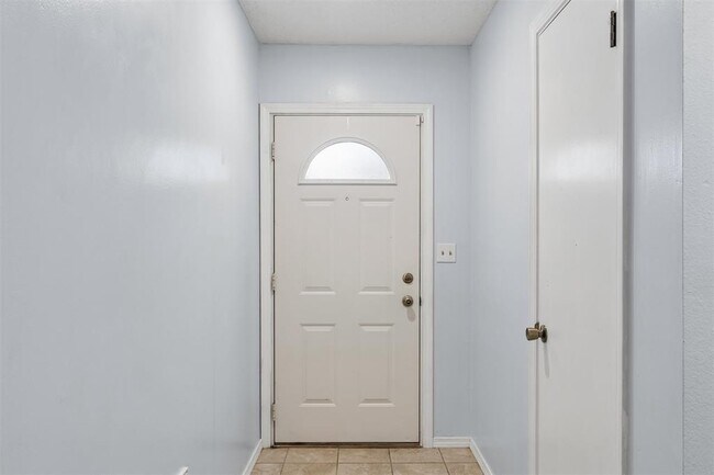 Photo - 213 S Silver Dr