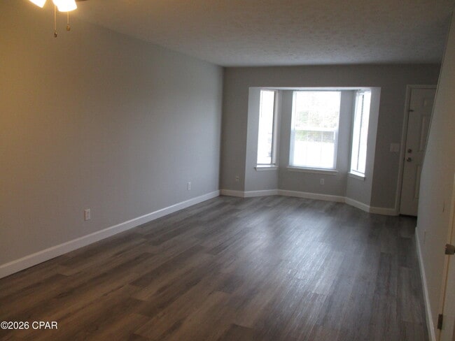 Building Photo - 1220 Stephen Dr