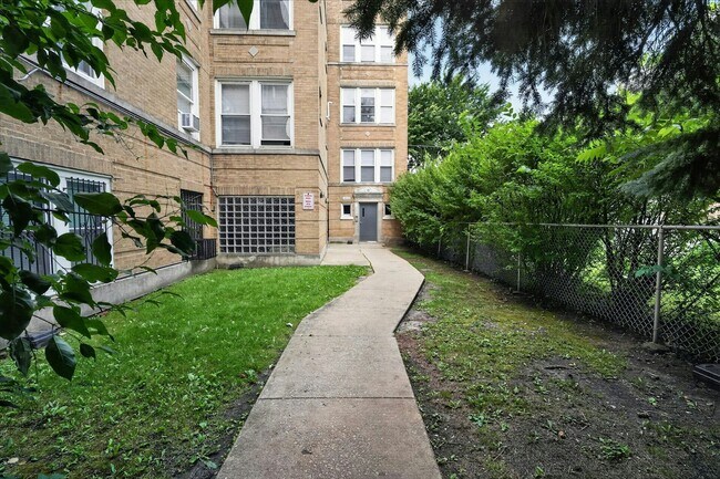 Photo - 1854 S Central Park Ave Unit 1852 - 3E
