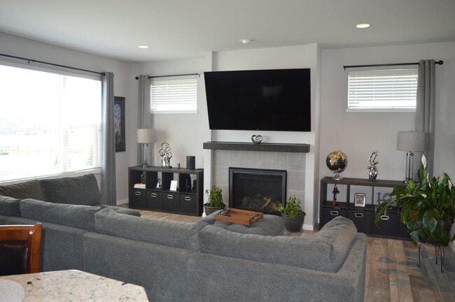 Photo - 801 Remington Way