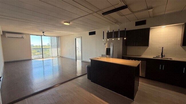 Photo - 5400 Memorial Dr Unidad 801