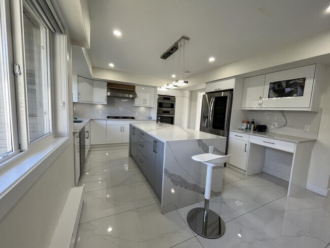 Photo - 6337 Caulwynd Pl