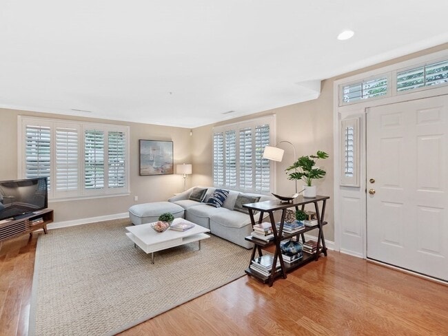 Building Photo - 387 Harvard St Unit 1