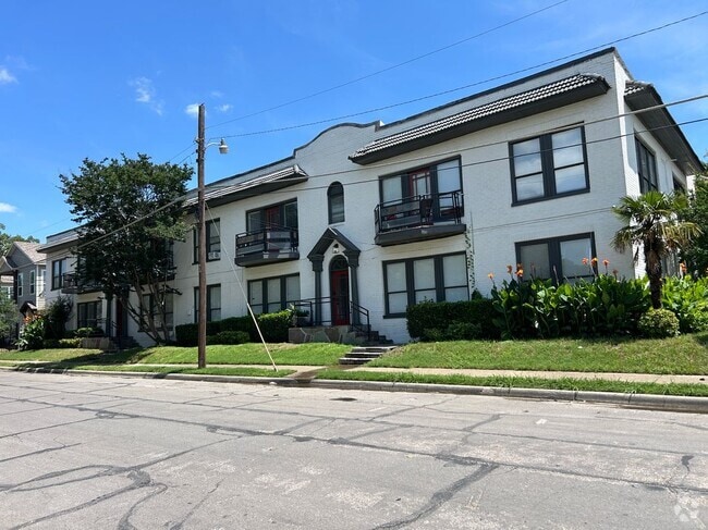 Building Photo - 5305 Reiger Ave Rental