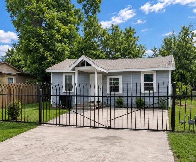 Building Photo - 7438 Bywood St