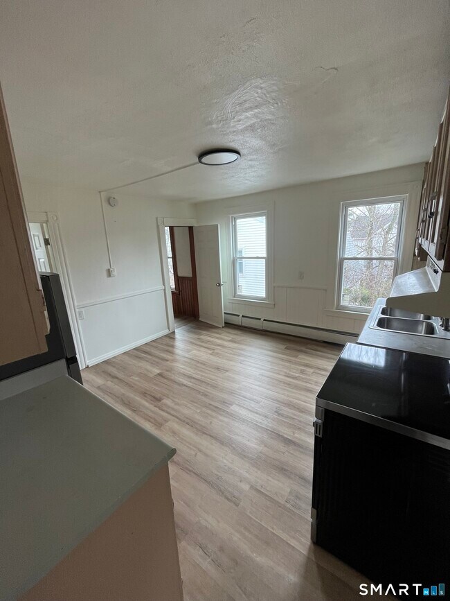 Photo - 11 Roosevelt Ave