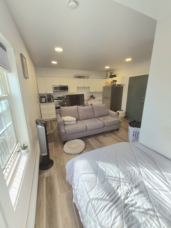 Photo - Studio Apartment for Rent – Available Dece... Unit 13