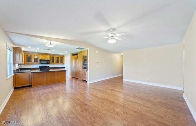 Photo - 27100 Pine Ave