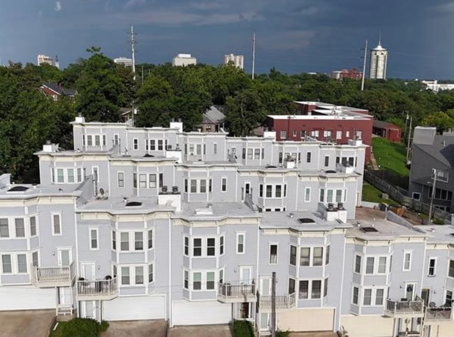 Building Photo - 2 Bed | 2 Bath Condo on Crybaby Hill