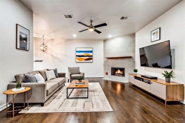 Photo - 1318 Peden St Unit D