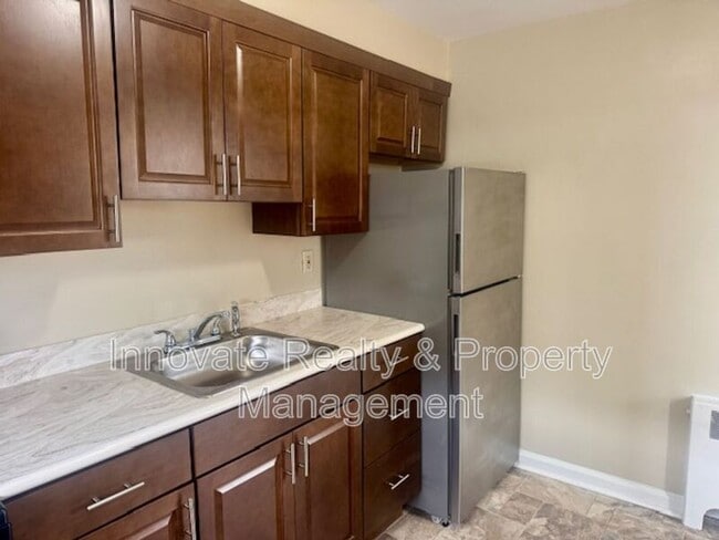 Photo - 910 E Sharpnack St