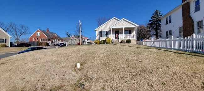 Photo - 438 W Market St