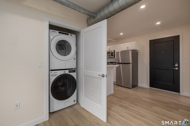 Photo - 584 Main St Unit D