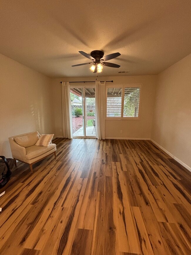 Sala de estar - 6357 W Perez Ave