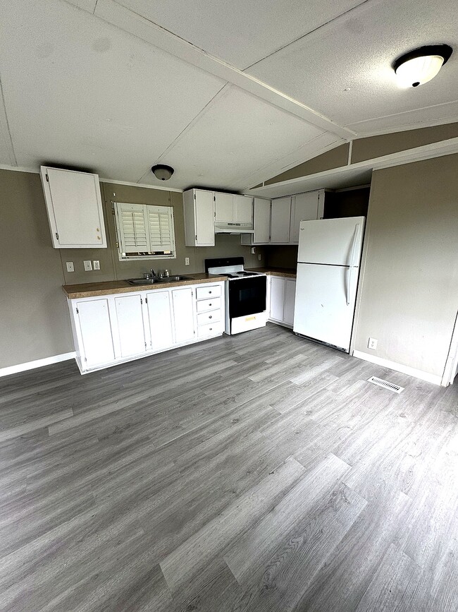 Photo - 161 Jolly Roger Dr